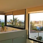 Brisamar Mit Meerblick Und Beheiztem Pool 펜션