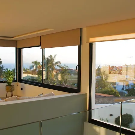 Brisamar Mit Meerblick Und Beheiztem Pool Hébergement de vacances